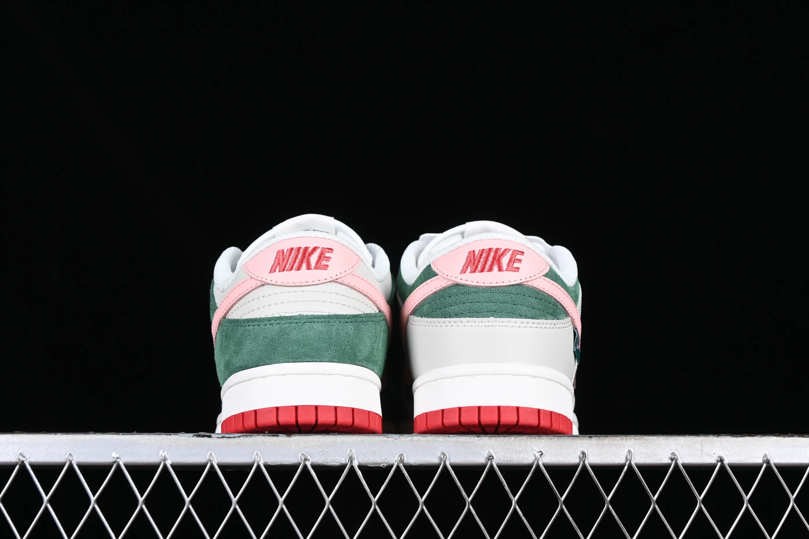 All categories Nk SB Dunk series Nk SB Dunk Low low-top sneakers F version Nk Dunk Low "All Petals United" Sonorous Rose SB low-top casual sneakers FN8923-061